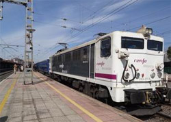El Tren del Hidalgo que une Madrid con Alcázar de San Juan hace su primer viaje