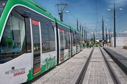 El metro de Granada transport a 23.500 usuarios en su primer da de servicio
