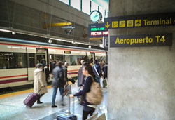 El tren es, en España, la opción de transporte más barata entre ciudad y aeropuerto