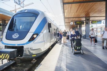 En las cercanías de Estocolmo se prevén los retrasos de trenes dos horas antes de que ocurran