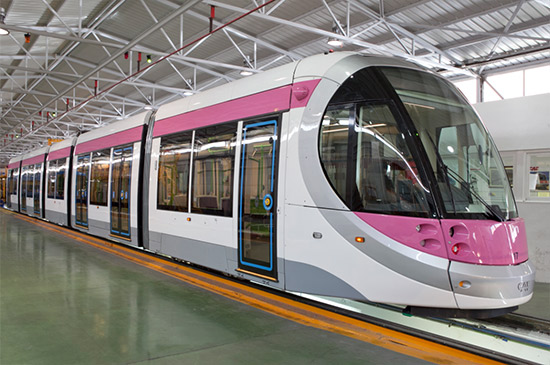 Birmingham proyecta que el metro ligero circule sin catenaria por las áreas históricas del centro urbano 
