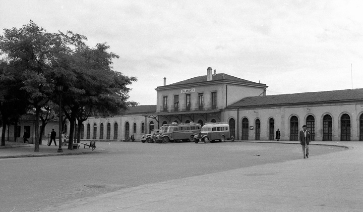 Vista de la fachada principal de la estacin de Salamanca. Fotografa de Juan Bautista Cabrera