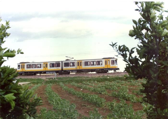 Metrovalencia. Trenes fuera de circulacin: UTA  3(Unidad de Tren Articulada): Tren elctrico que circul en FGV entre 1-1-87 y 2010