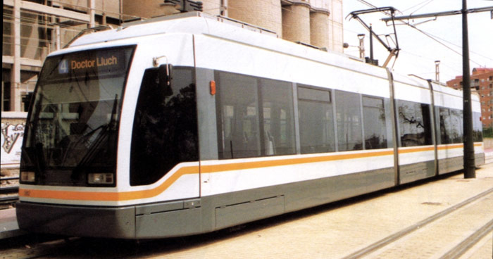 Tranva elctrico serie 3.800 de Siemens en circulacin  por las lneas 4 y 6 de Metrovalencia