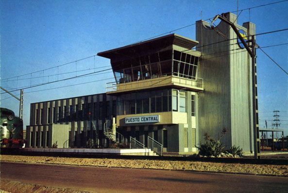 Puesto central de mando de la nueva estacin de Viclvaro en 1978. Foto Minuesa. Archivo Histrico Ferroviario
