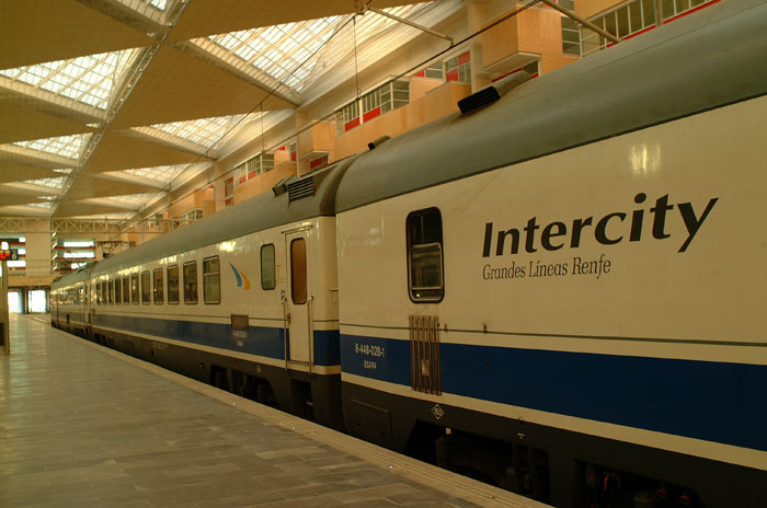 Vista lateral del 448-028. Intercity 209 Logroo-Madrid Electrotrn 448 de la segunda subserie