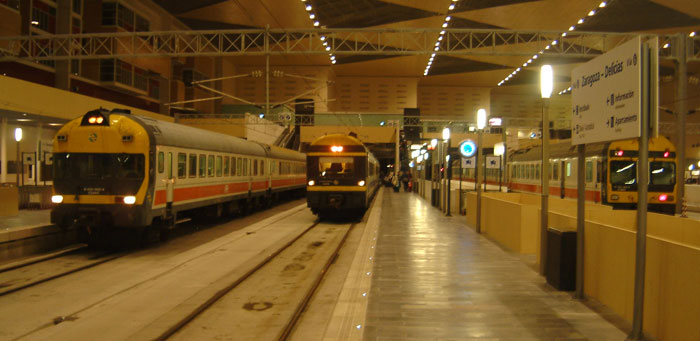 Estacin de Zaragoza-Delicias coinciden tres electrotrenes de Renfe: 432, 444 y 448