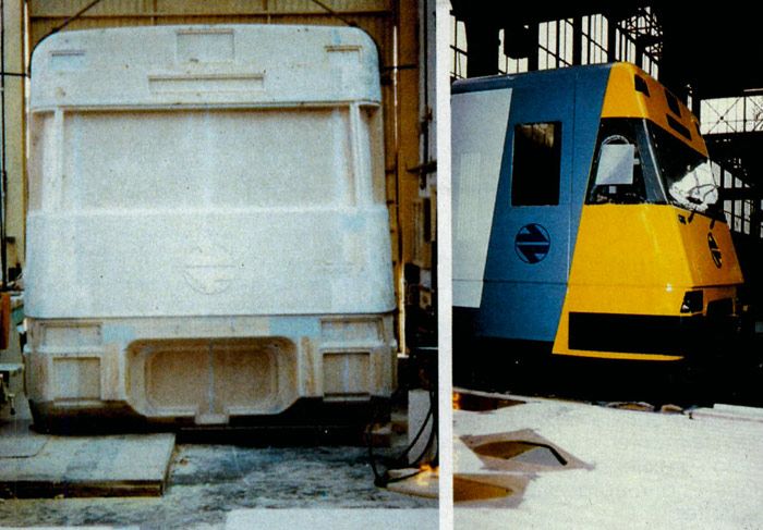 Puesta en va en 1989 en la factora de CAF de Beasain de la primera unidad 446 en sus colores definitivos.