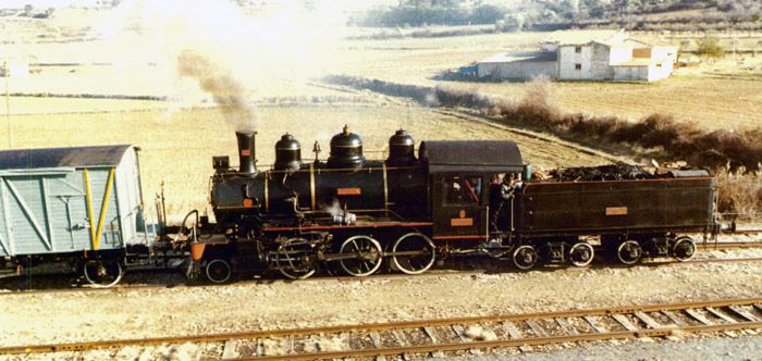 Viaje de cuatro mquinas histricas por tierras aragonesas. En la imagen locomotora "Aragn", maniobrando en Ayerbe.