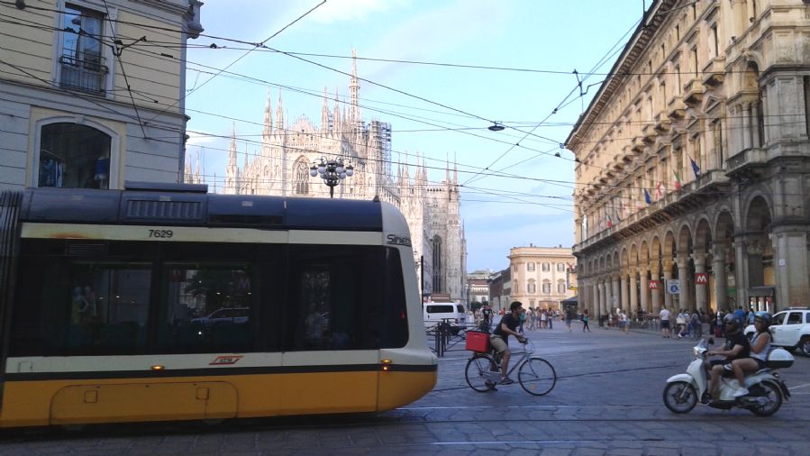 El Duomo de Miln, quiz lo ms visitado de la ciudad, tambin es accesible adems de por la red de metro por la de tranvas