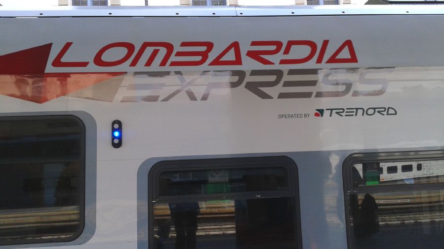 Desde el centro de la ciudad parten los Lombardia Express sirviendo tambin la relacin con el aeropuerto de Malpensa