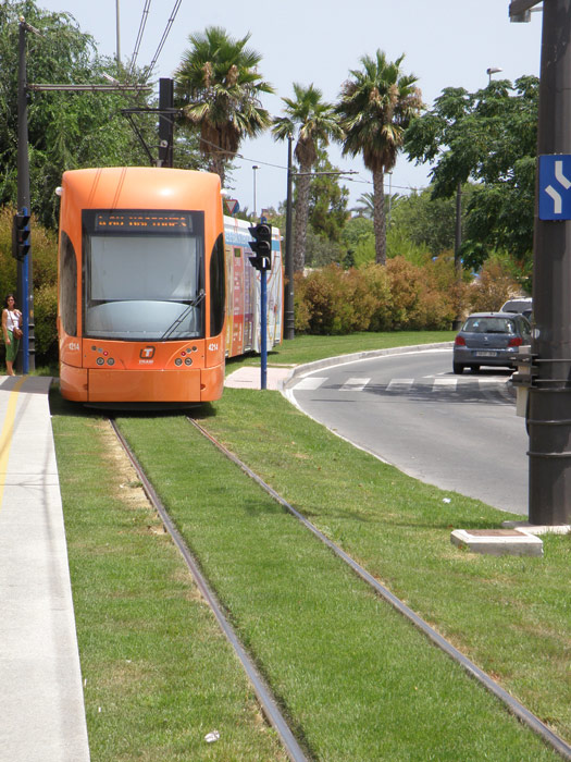 Existen nueve unidades de tren-tram en Alicante, fabricadas por Vossloh en su factora de Albuixech (Valencia)