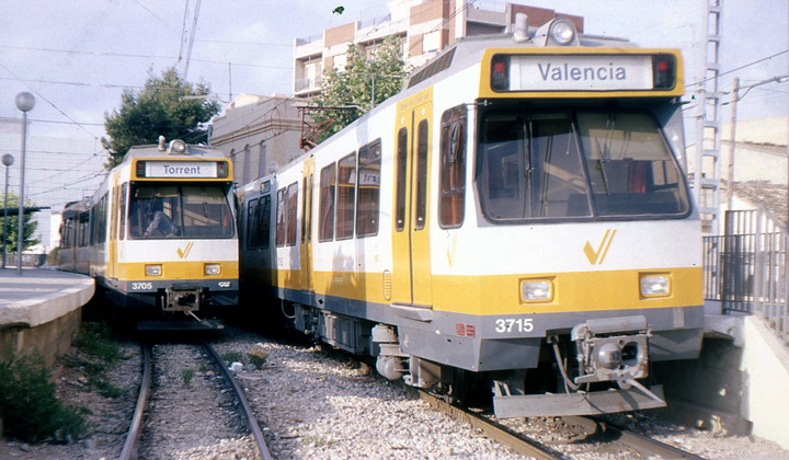 En 1987 la gestin del trenet de la Ribera pas a manos de los Ferrocarrils de la Generalitat de Valencia. Fotografa de Juanjo Olaizola.