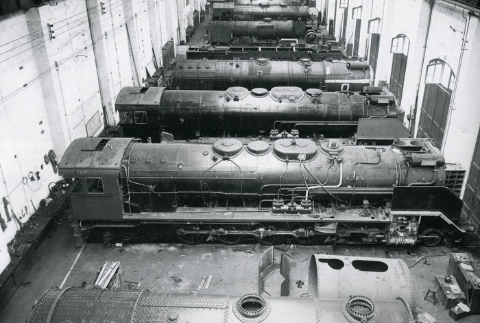 Fase de montaje en serie de la Santa Fe 5003 y 5004. Ao 1943