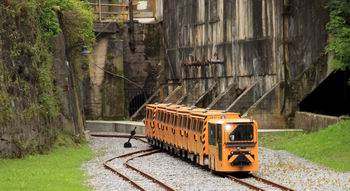 Inaugurado un nuevo ferrocarril tur�stico minero en Langreo