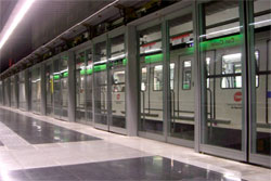 TMB pone en servicio las primeras puertas de and�n 