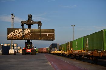 Renfe Mercancas y Transfesa Logistics se adjudican los servicios de maniobras de la terminal de Irn