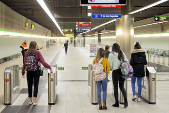 Metro de Mlaga entregar 8.000 ttulos de viaje gratuitos a los trabajadores sanitarios