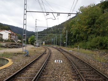 Obras de renovacin integral de va en el tramo de ancho mtrico Colloto-Infiesto, en Asturias