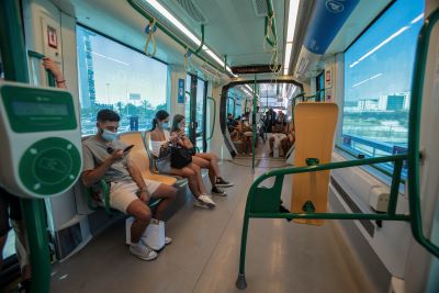 Metro de Granada licita por 2,7 millones de euros el sistema de pago con tarjeta bancaria o móvil