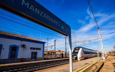 Trabajos de mantenimiento en la infraestructura de la estación de Manzanares, en Ciudad Real