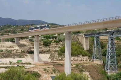 Mañana se abre a la circulación el nuevo viaducto del Tram de Alicante sobre el barranco del Quisi