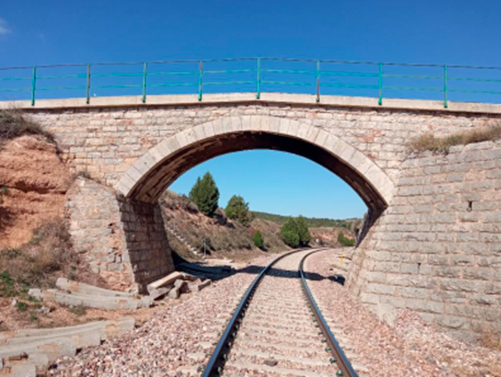 Adif licitará la adaptación de gálibos en veintidós pasos superiores del trazado entre Teruel y Sagunto