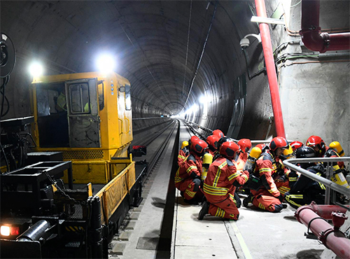 Adif realiza en Pajares el primer simulacro de emergencia en un túnel de alta velocidad 