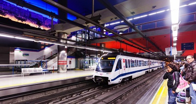Metro de Madrid instalar avisadores acsticos y luminosos en las puertas de los trenes