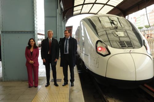Viaje de simulacin en el nuevo AVE S106, entre Madrid y La Corua
