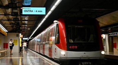 Comienza la instalacin de las nuevas pantallas digitales de informacin en el Metro de Barcelona