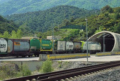 Reduccin de un 90 por ciento de los cnones del tnel del Perts para trenes mercancas