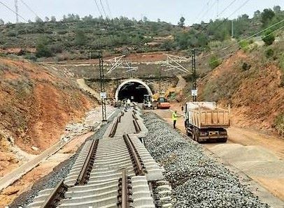 Avances en la reconstruccin y reparacin de la red ferroviaria en Valencia