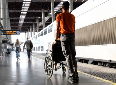 Adif Acerca contar con 270 nuevas plataformas para facilitar el acceso de silla de ruedas a los trenes