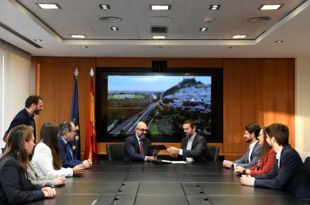 Adif y Exolum estudiarn la creacin de una red logstica ferroviaria de graneles lquidos