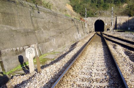 Renovacin integral de los tneles de Villabona, en Asturias