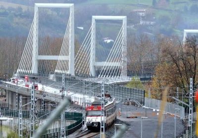 Euskal Trenbide Sarea recibe el premio Caminos Euskadi 2025 por el viaducto de Hernani