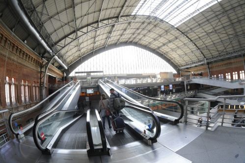 Mantenimiento de ascensores y escaleras mecnicas en 120 estaciones ferroviarias