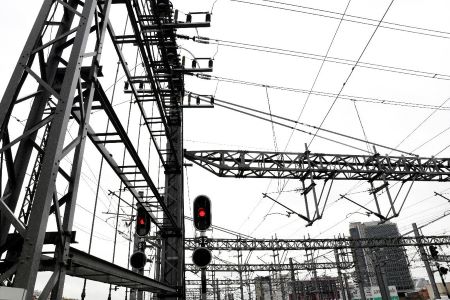 Se licitan dos contratos para suministrar energa elctrica verde a las instalaciones de Adif
