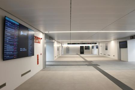 Nuevas pantallas y teleindicadores de informacin al viajero en Madrid Chamartn Clara Campoamor
