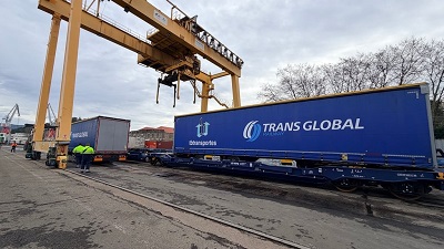 Presentan un nuevo sistema de carga de semirremolques en el puerto de Vigo