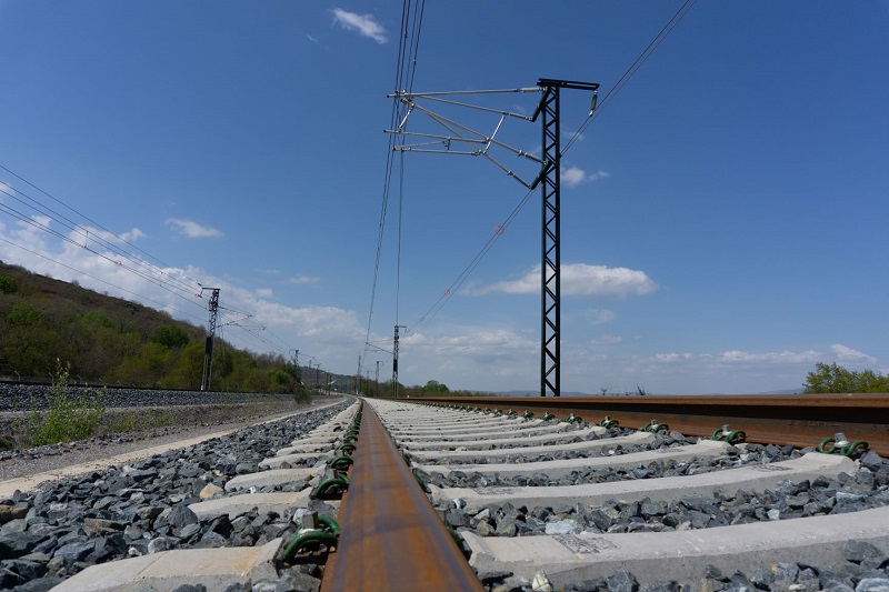 A licitaci�n el perfilado de los aparatos de v�a de las l�neas de alta velocidad