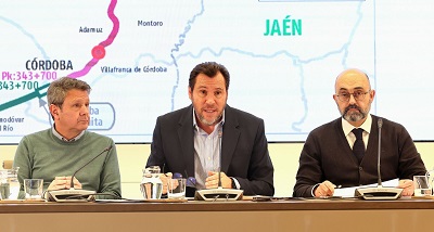 1 �scar Puente explica los trabajos y revisiones realizadas en la v�a de Adamuz desde su renovaci�n