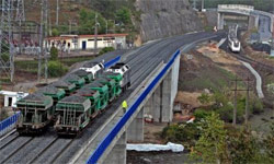 Pruebas de carga en el viaducto del r�o Ull�, del tramo Vilaboa�Pontevedra del Eje Atl�ntico 