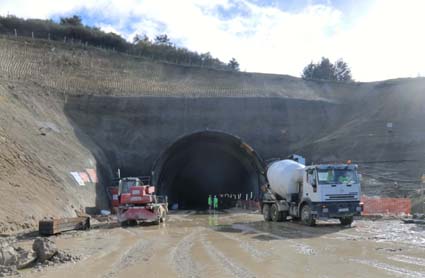 Concluye la excavacin de la bveda del tnel de Seir, en Orense