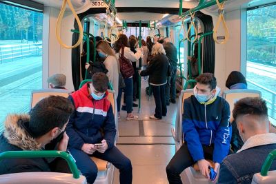 Los metros de Granada y Metro de Málaga aplican descuentos superiores al 30 por ciento