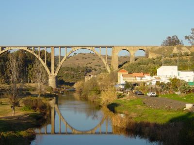Renovación de la vía y el puente sobre el río Huesna en la línea Mérida-Los Rosales 