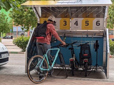 Instalación de aparcamientos seguros para bicicletas en 42 estaciones