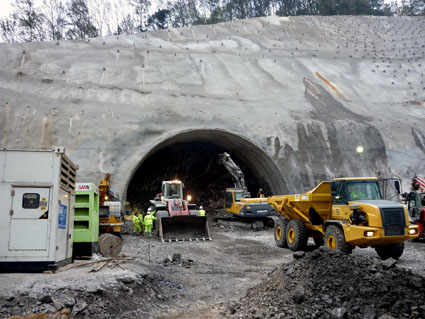 Ramal Vitoria-Bilbao de la Y vasca: concluye la excavaci�n en avance del t�nel de Urzelai en Iurreta
