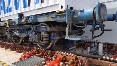 Variable gauge axles for freight